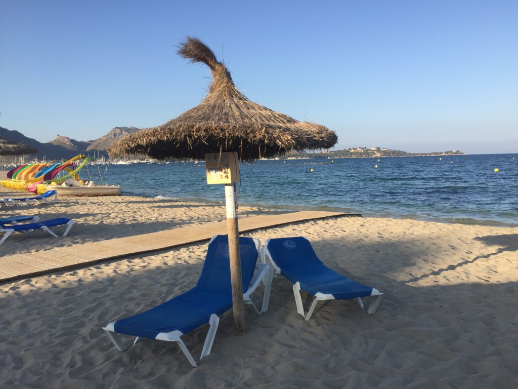 Mallorca beach rental chairs