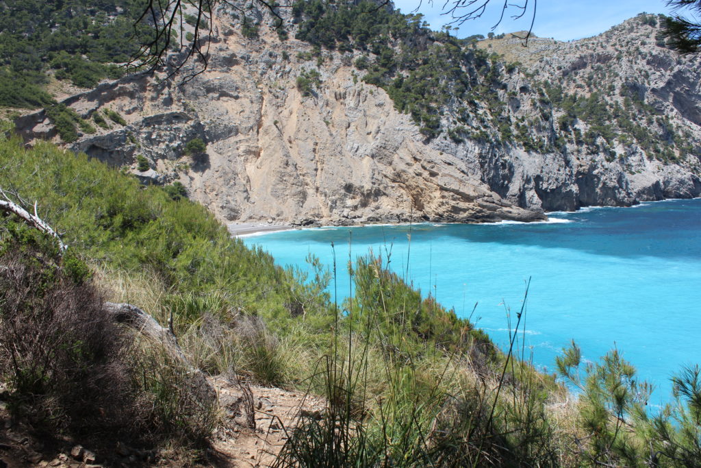 Wear hiking shoes to make the steep path down to Platja des Coll Baix.